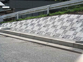 ⑪道路勾配に合わせた天端処理状況