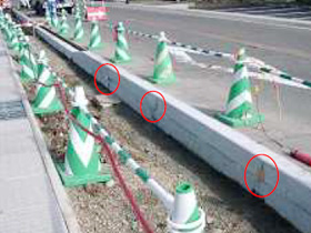 歩道部排水孔は全て塞いで下さい。