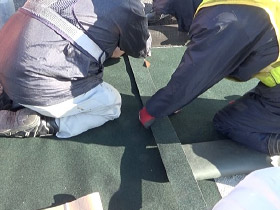 ⑤接続テープ貼り