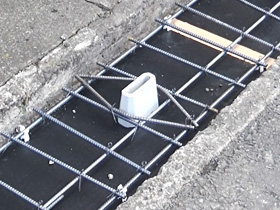 ⑤水抜きアタッチをセットします。