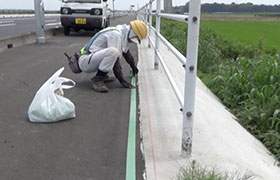 ③所定位置に養生テープを貼り付けます。